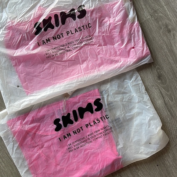 SOLD Skims Soft Lounge Set - Picture 7 of 12